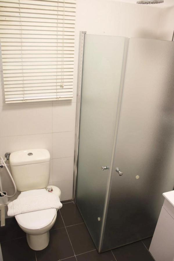 Zimmer Ba'Ir Kefar Sava Exterior photo