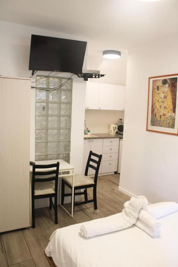 Zimmer Ba'Ir Kefar Sava Exterior photo