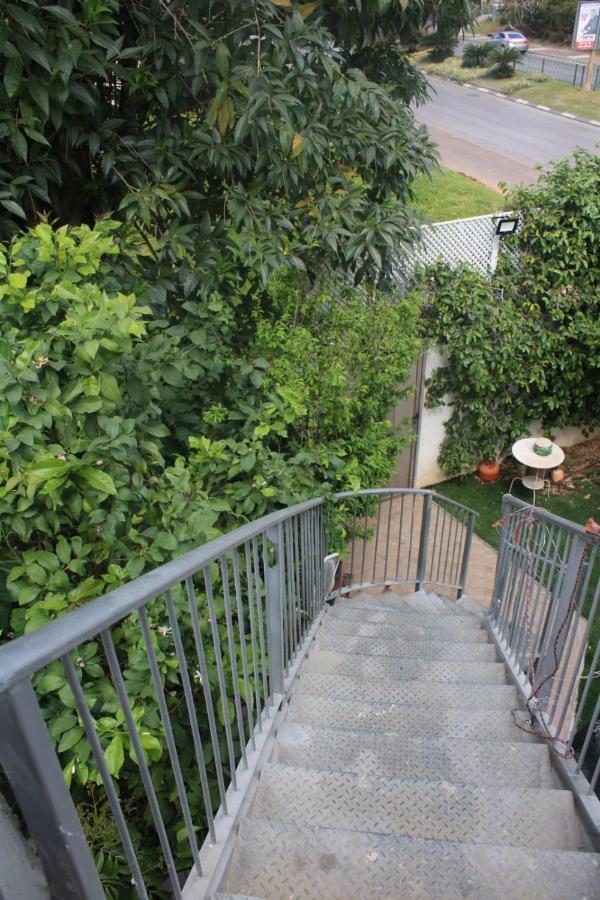 Zimmer Ba'Ir Kefar Sava Exterior photo